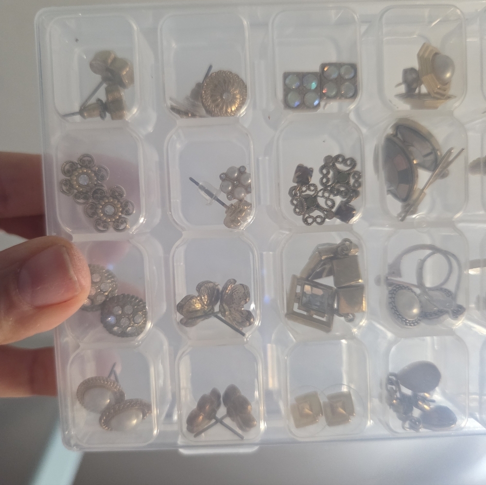 #3 Assorted Post Back Earring Set In Display Case… - image 3